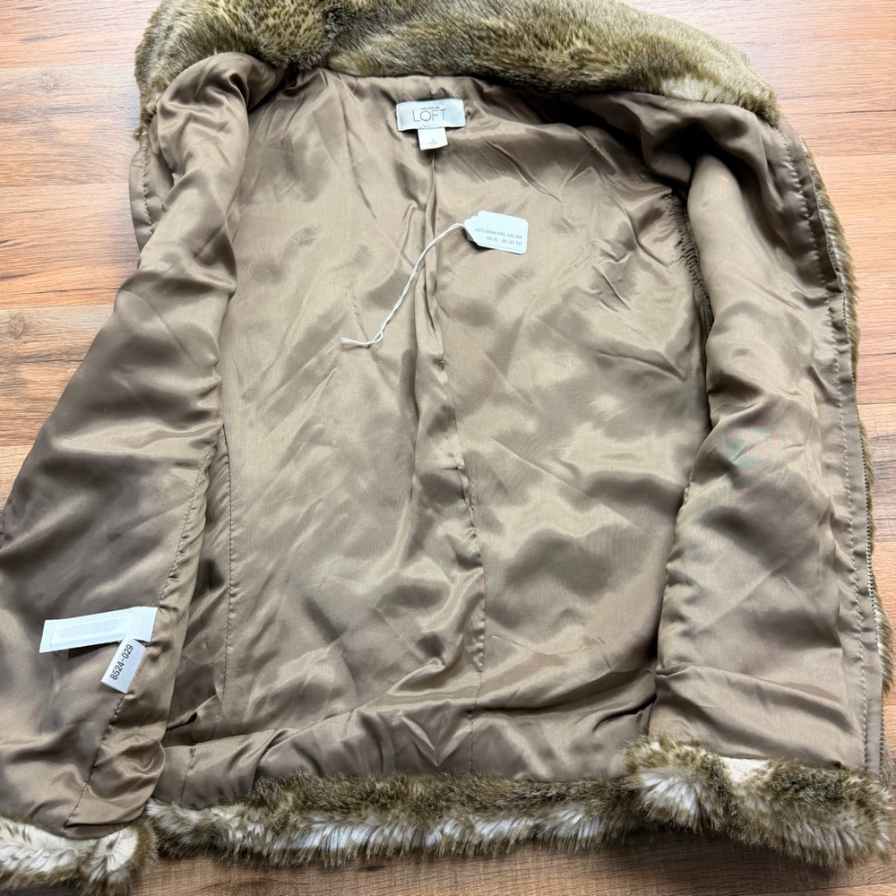 Loft size 2 Faux Fur Vest in Gray - Picture 6 of 6